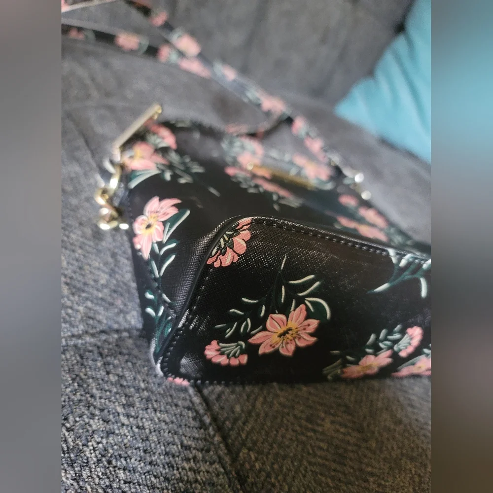 Steve Madden Floral Crossbody - Picture 4 of 10